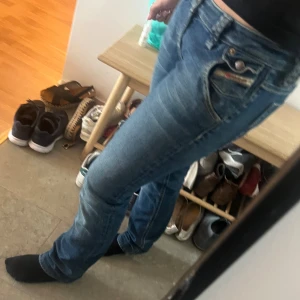 Diesel jeans - Straight jeans från diesel som är använda ett fåtal gånger. Sitter som bootcut. Köpta på Sellpy i april. Väldigt bra skick💕