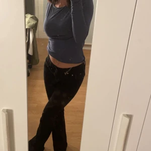 Jeans  - Jättesnygga Svarta lågmidjade bootcut jeans!! 💋💋
