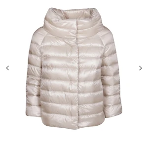 Herno jacka - Passar mig perfekt som har storlek s-m. Har kvitto! Kan mötas upp om du vill testa innan du köper, Skriv vid frågor!