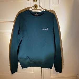 A.P.C  - Två st Apc Hoodies i nyskick.  Storlek S på båda 1000 kr för båda! 