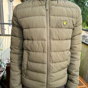 Lyle and scott jacka - Lyle and scott jacka som passar till hösten och vintern i stl xs i fint skick