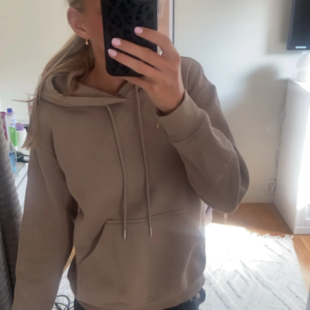 Jätte fin Hoodie från hm som inte används. Jätte bra skick. Jätte gosig inuti💕. Hoodies.