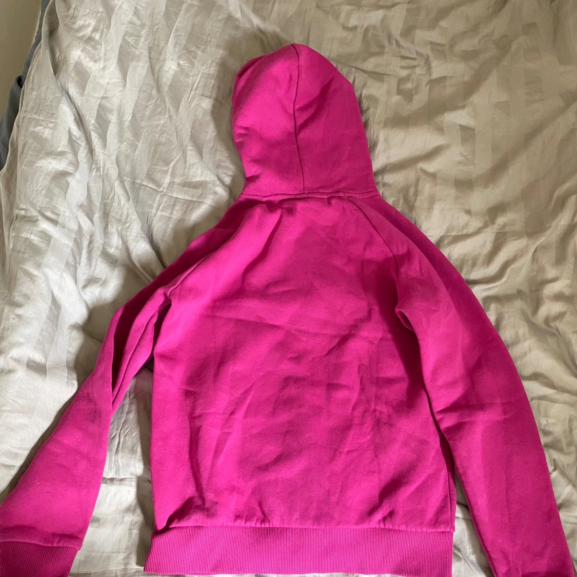 Rosa hoodie från Peak Performance - 90