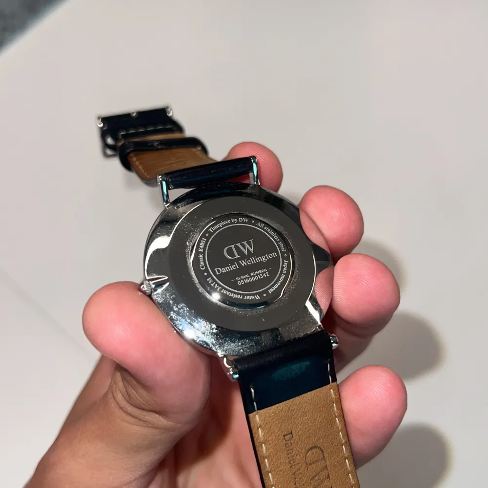 Säljer min Daniel Wellington klocka då den knappt är använd (5-10 gånger). Jag har inte kvar box till klockan men klockan är i mycket fint skick. Batteri behöver bytas.. Accessoarer.