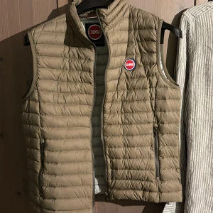 Colmar väst - Colmar väst, köpt på Nordlunds i Växjö. Storlek 50, motsvarande M. Nypris 2900