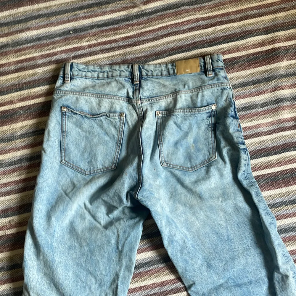 Storlek 40 köpta på zara i Spanien säljer pgr att de är för små för mig . Jeans & Byxor.