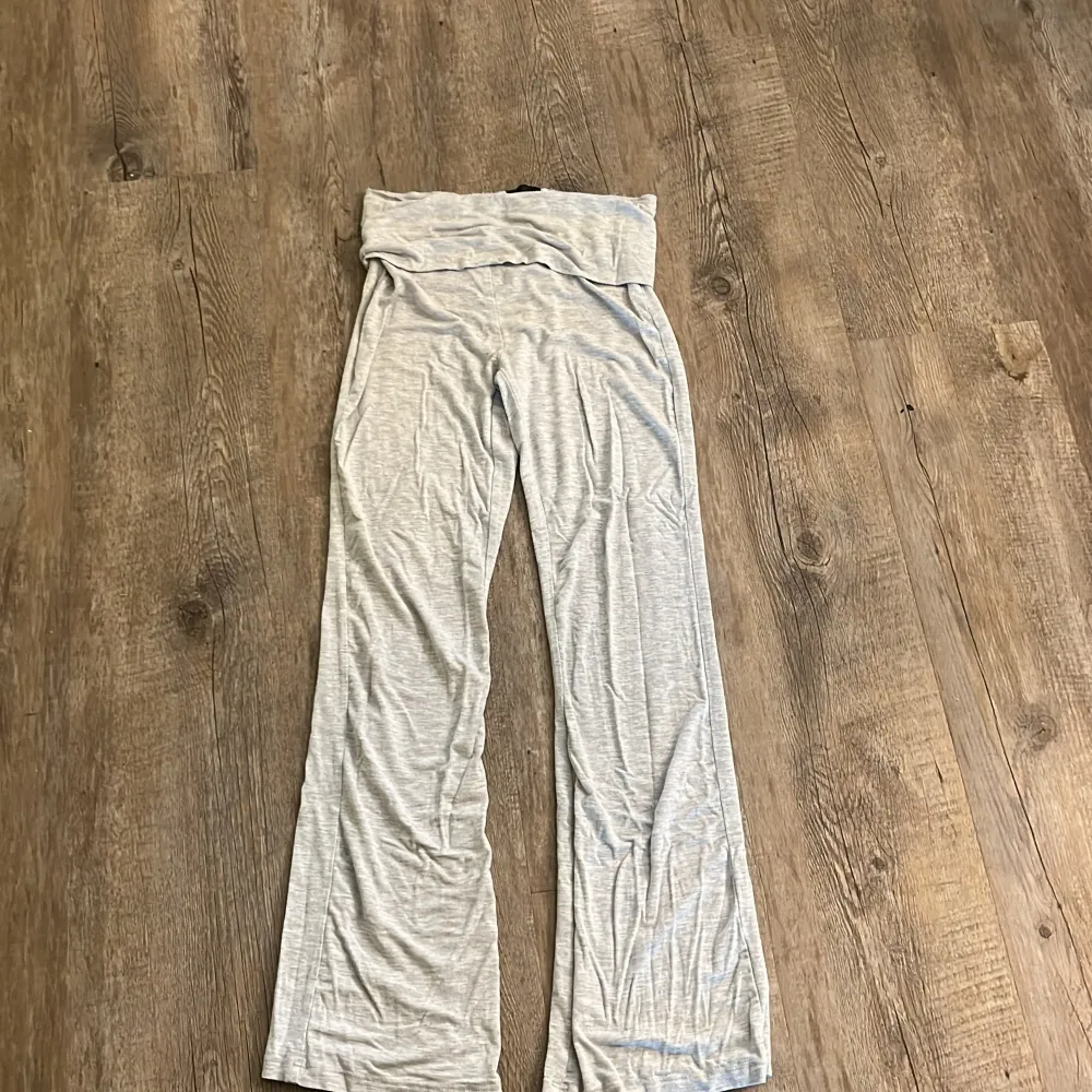 Jätte fina yoga pants från lager 157!! Har använt 1-2 gånger men är i bra skick. . Jeans & Byxor.