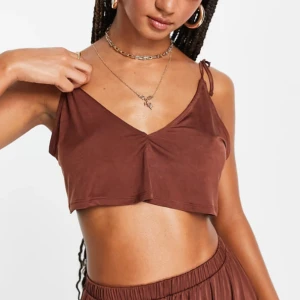 Topp - Jättefin silkeslen topp, har aldrig använt den. Lånade bilder