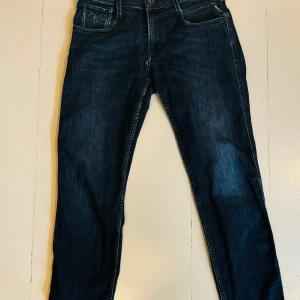 Jeans replay anbass 29/30 - Gott skick.  Replay Anbass Superstrech  ” Replay Anbass jeans are a classic slim fit jeans with close legs. The cool wash beautifies the appearance. ”