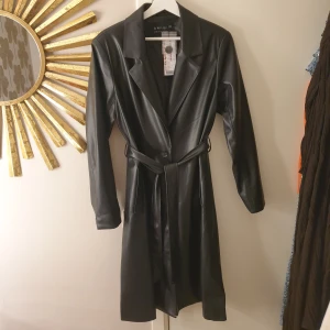 Kappa - Kappa i skinnimitation från New Yorker, som tyvärr inte kommer till användning. I nyskick med lappen kvar.  Sista bilder är lånad från Deras Instagram.