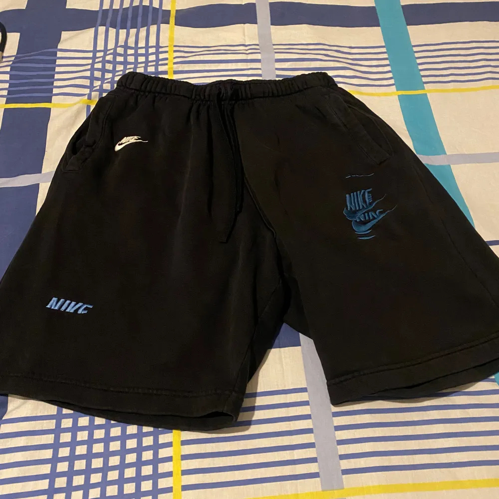 Säljer detta Nike shortsen som jag köpte för 600kr från Zalando De är i bra skick.. Shorts.