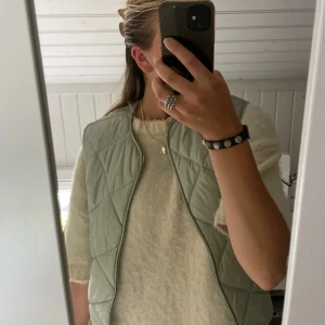 Väst  - Säljer min väst från mango 