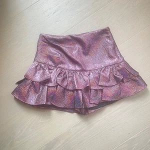 Kjol - Kjol från Zara! 💖 perfekt till fester! Kommer aldrig till användning därav säljer jag 💗