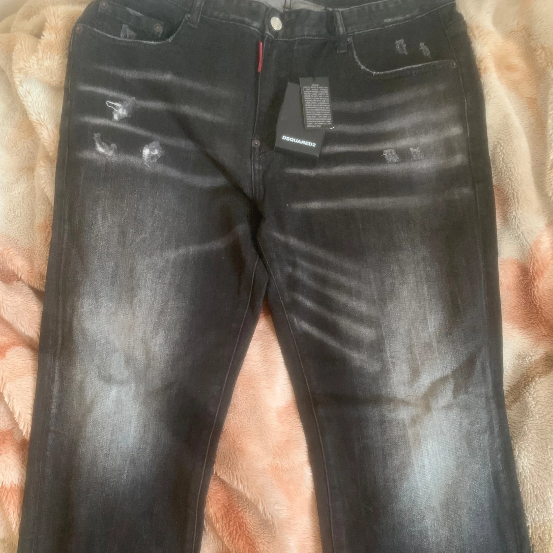 Svarta jeans med slitningar från Dsquared2