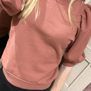 Volang T-shirt  - Jättefin tröja använd fåtal gånger!