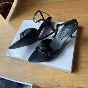 LeGer nya sandaletter svarta skinn - Mjukt skinn, helt nya, sköna, nypris 825kr