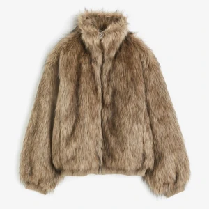 Pälsjacka - Pälsjacka i bomber-modell. Supersnygg!!! men kommer tyvärr inte till användning❤️