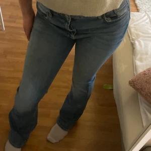 bootcut jeans - snygga boot cut jeans från zara strl 38