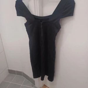 Svart klänning xs bikbok - Använd fåtal ggr, bra skick