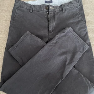 Chinos Gant - Mått=13-14 ålder Skick=extremt bra skick  Pris=150 kan diskuteras 