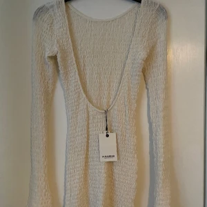 Klänning från Pull&Bear - Så fin strandklänning från Pull&Bear, aldrig använd. Storlek S. Säljer för 200:-, pris kan diskuteras vid snabb affär. Köparen betalar ev frakt. 