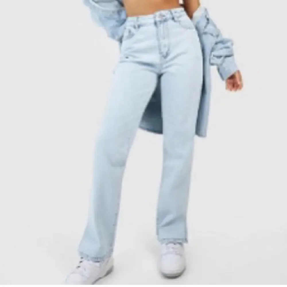 dessa jeans är endast testade, dom är som nya storleken är 40 men dock så är dom mycket små i storleken jag skulle säga att det är strl 38, skriv för fler bilder❤️. Jeans & Byxor.