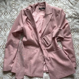 Rosa kavaj - Rosa kavaj som passar perfekt nu till våren🌸