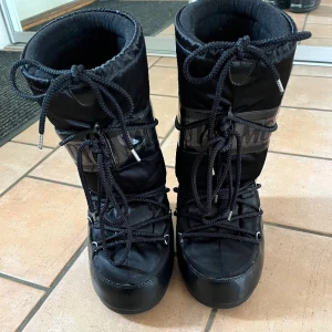Moon boots - Moon boots som inte används längre. De har tecken på användning men i bra skick. Pris går att diskutera vid snabb affär