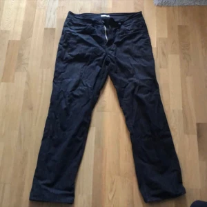 Our legacy x stussy - Grymt skick. Knappt använda av mig. Super tunn och bekväm byxa nu till våren! 