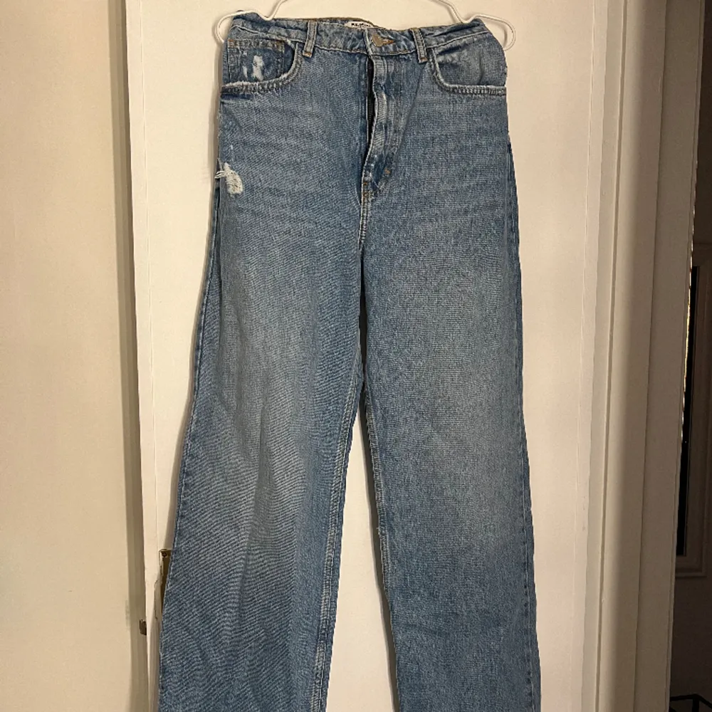 Helt nya pull&bear jeans som aldrig kommit till användning❣️. Jeans & Byxor.