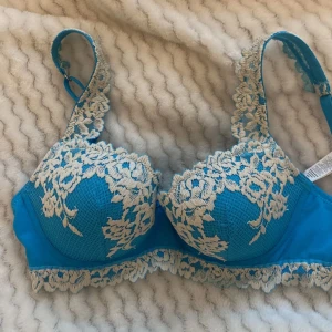 Intimissimi bh  - Helt ny oanvänd Intimissimi bh, säljer då det är fel storlek för mig. Nypris 619kr Säljer för 400