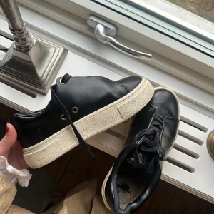 Eytys doja leather black - Säljer mina eytys då de inte kommer till användning. Väl använda men fortfarande väldigt fina💕💓