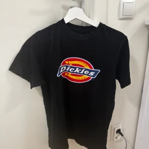 Dickies t-shirt - Svart Dickies t-shirt i storlek S, 100kr🩷
