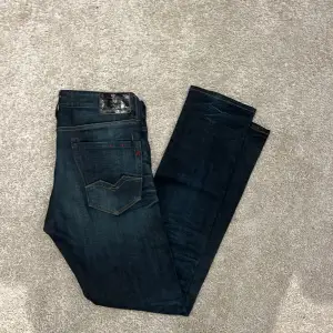 Feta replay jeans storlek modell waiton 30/32 skick 9/10 pris 499kr💯