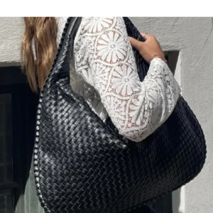 Handväska  - Säljer min handväska då den inte kommer till användning.🩷