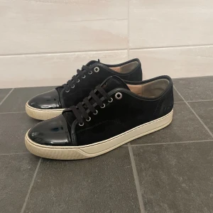 Lanvin - Säljer dessa lanvins då jag är intresserad av att skaffa valentino flycrew, skorna är i storlek uk 6. Hör av er endast ifall ni är seriösa köpare! 