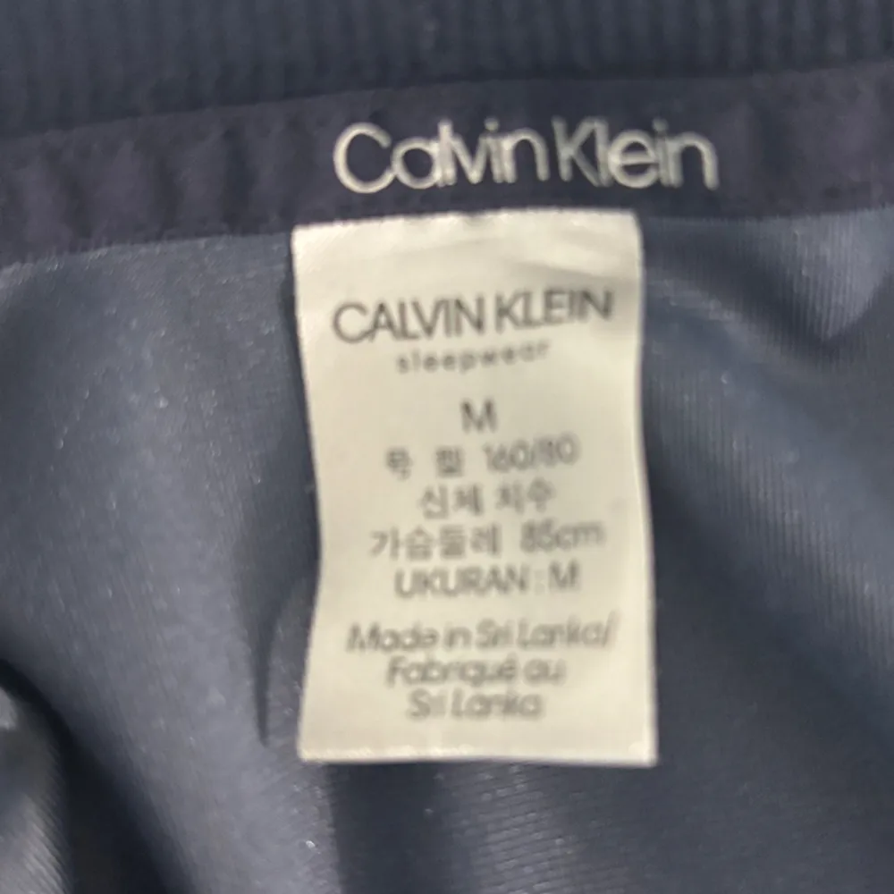 Calvin Klein tröja i fint skick och har inga brister.. Tröjor & Koftor.