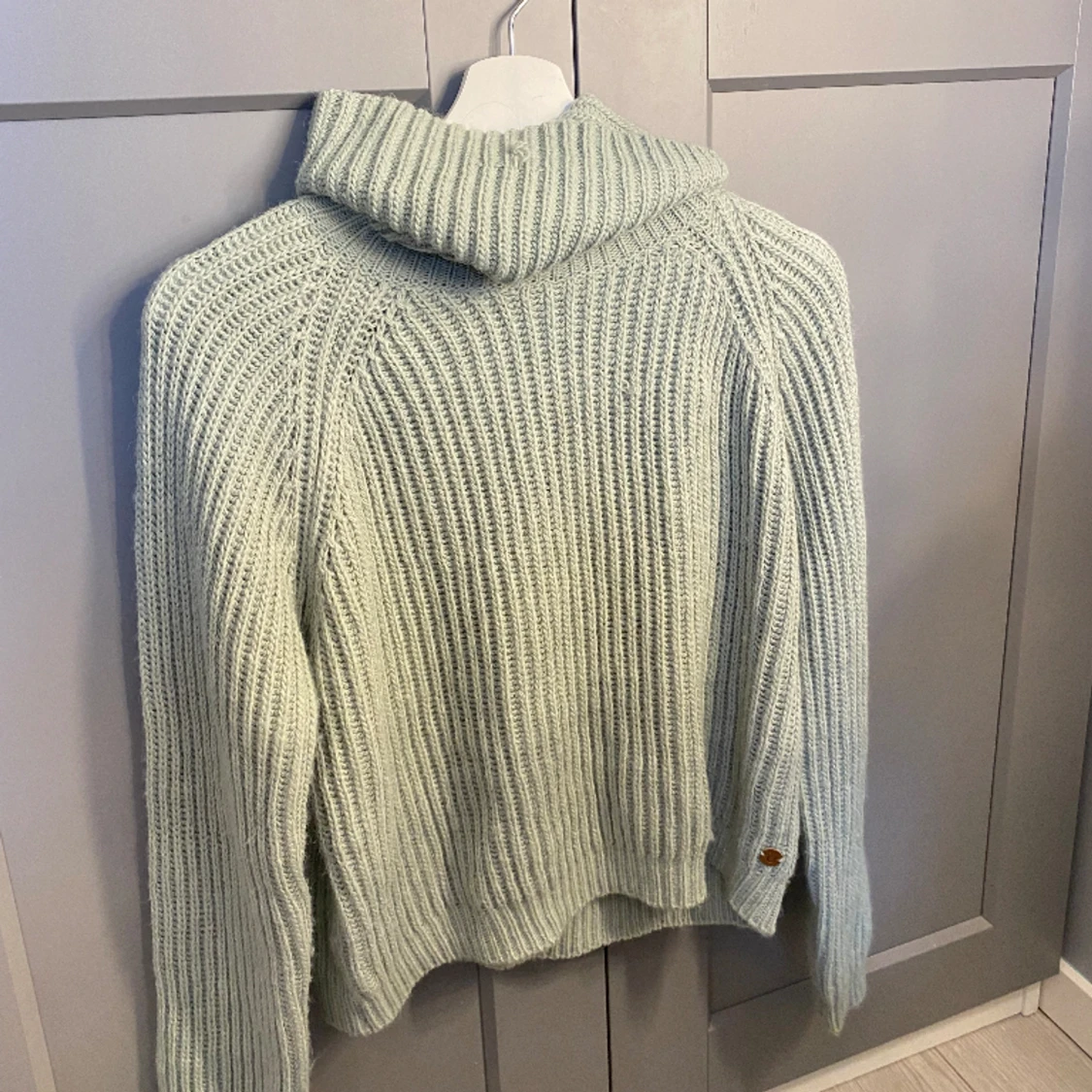 Ljusgrön stickad tröja - 90