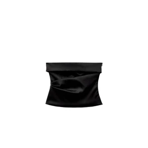 Trendig topp från zara - Säljer en topp från zara som har taggen kvar då jag köpte två, så sjukt snygg!!! 