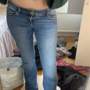 Lågmidjade jeans - Jätte fina låg miljard boutcut jeans. Storlek 170 men passar mig som har 36