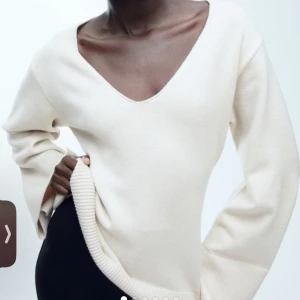 Stickad tröja  - Stickad tröja från hm. Helt ny storlek xs men passar S