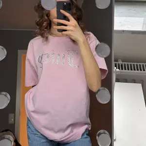 Ljusrosa t-shirt i storlek L 💕