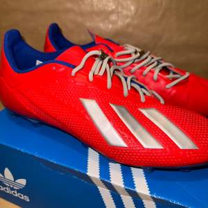 Adidas fotbolls skor storlek 45 1/2 