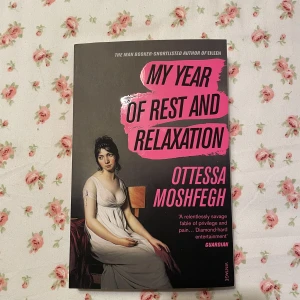 My year of rest and relaxation - Boken är helt ny (fick dubbla och gick ej att lämna tillbaka), en av mina absolut favorit böcker. Rekommenderar verkligen! 
