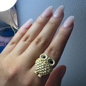 Ring - Säljer denna söta uggla ring som ej kommer till användning! Köpt secondhand.