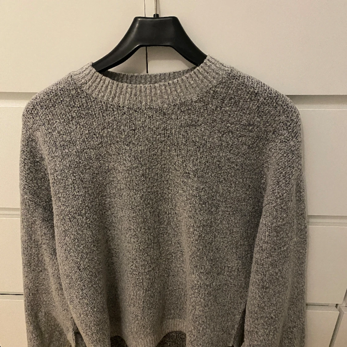 Grå stickad tröja 