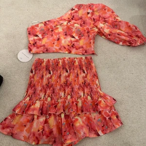 Sommar set - Ett jätte gulligt set som aldrig är använt!  Nypris 350kr  