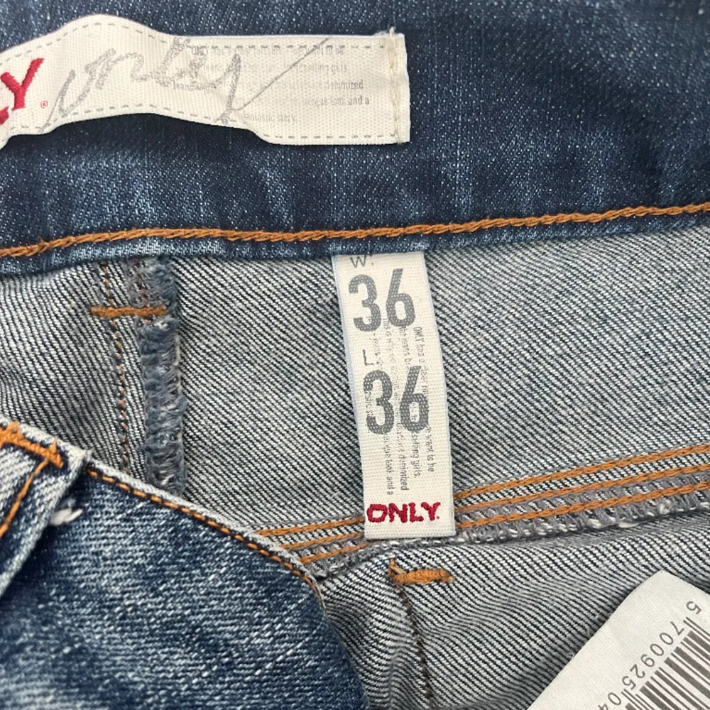 Säljer mina fina lågmidjade och bootcut only jeans, säljer då de är för långa för mig. Lånade bilder!💗. Jeans & Byxor.