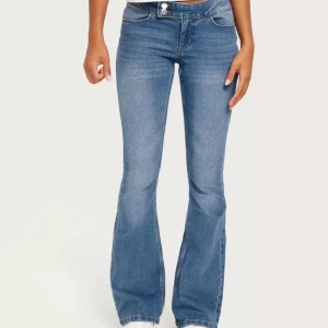 Jeans - Snygga lågmidjade jeans från Vero Moda, köpt på Nelly. Säljer då de inte passade mig i smaken. Nypris 450kr