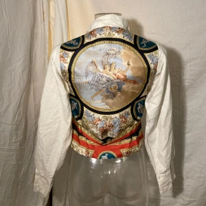 Väst  - Heeelt sjukt fin väst från italienskt märke. Storlek xs, hade aldrig sålt om den inte var för liten. 